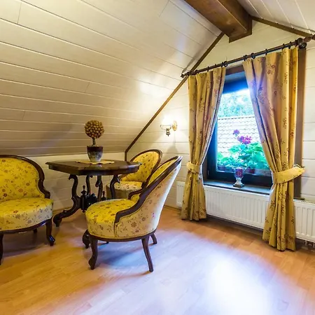 House In Nature With Pool, Pr Matazic Ferienhaus