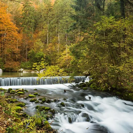 House In Nature With Pool, Pr Matazic Ferienhaus