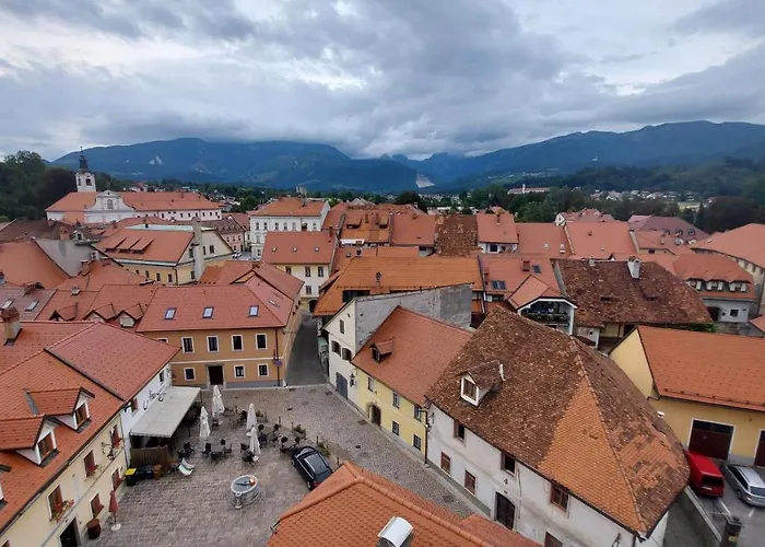 House In Nature With Pool, Pr Matazic 캄니크