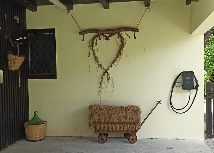 House In Nature With Pool, Pr Matazic 펜션