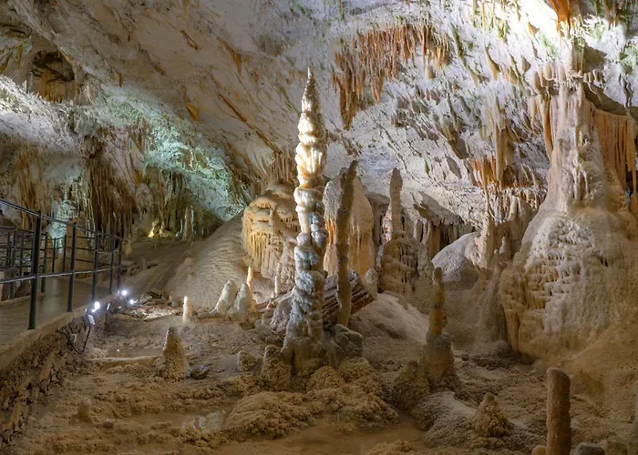 펜션 House In Nature With Pool, Pr Matazic *